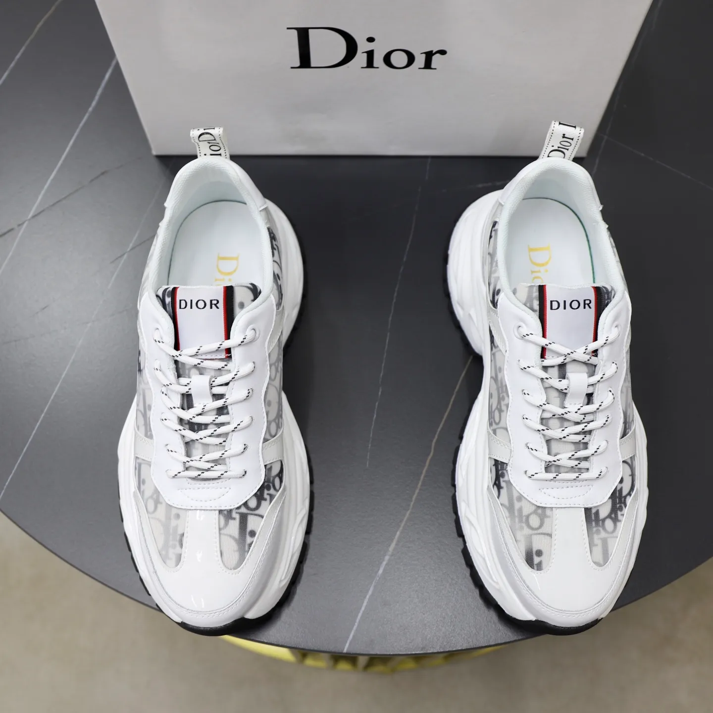Ex-factory price: 462💰🙅‍♂️🙅‍♂️🙅‍♂️ Brand: Dior DIOR Standard code: 38-44 (45 customized) Grade: Same as the official website Material: Original material splicing Comfortable and breathable lining Lightweight and wear-resistant sports outsole Style category: Men's fashionable casual shoes Running sneakers Distinguished luxury brand elements Top luxury Color: actual picture color